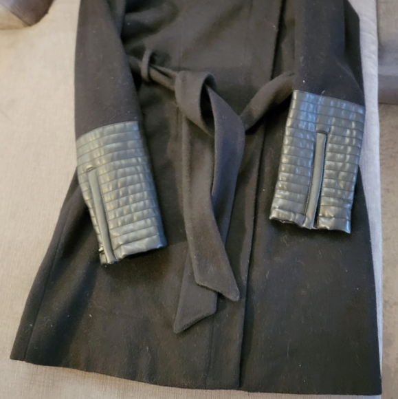 Badgley Mischka Belle lorian black wool coat faux leather belted sz S - Picture 4 of 8